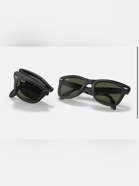 Ray-Ban Folding Wayfarer Sunglasses in Black With Carrying Case